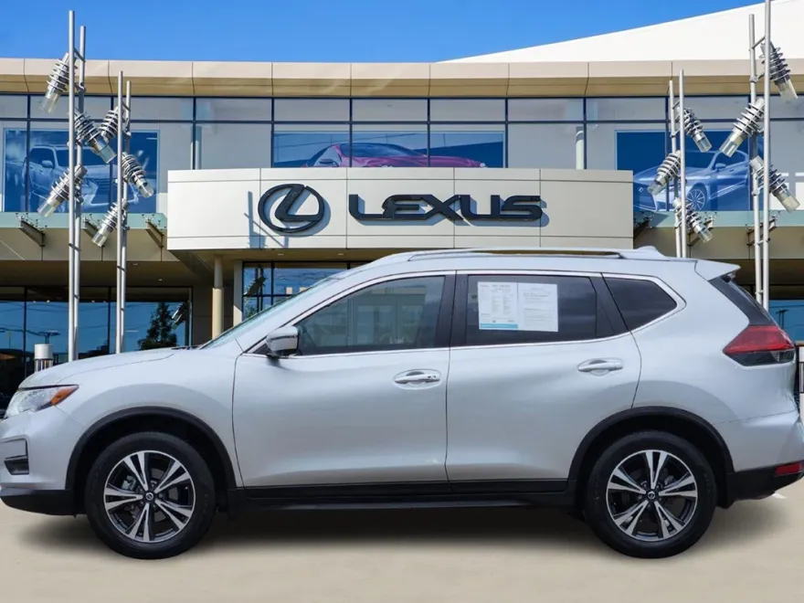 2020 Nissan Rogue SV photo 1