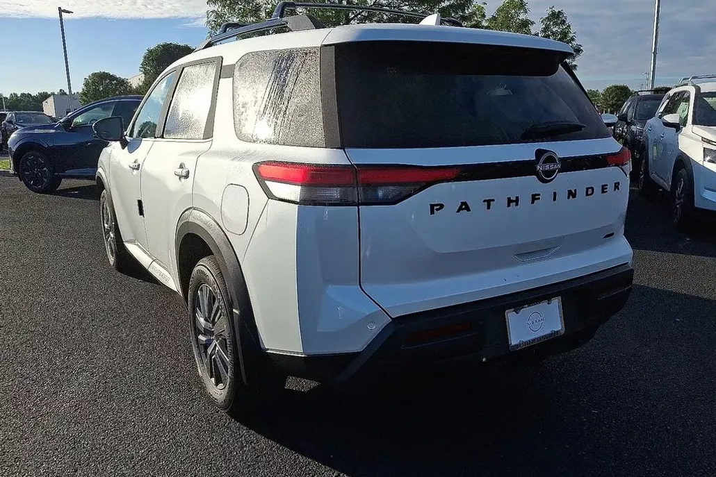 2025 Nissan Pathfinder SV photo 1