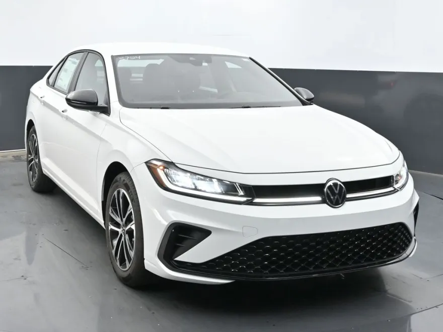 2025 Volkswagen Jetta Sport photo 1