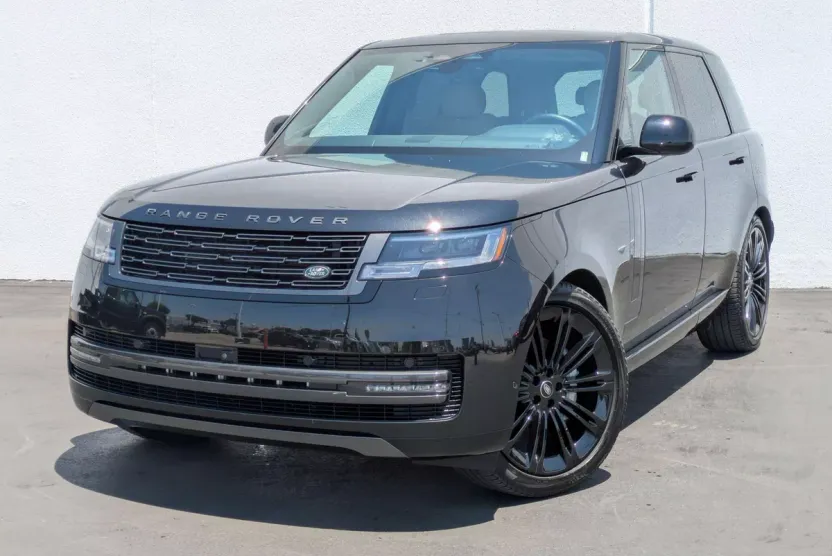 2024 Land Rover Range Rover SE photo 1