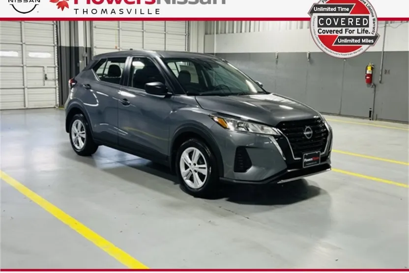 2025 Nissan Kicks Play S photo 1