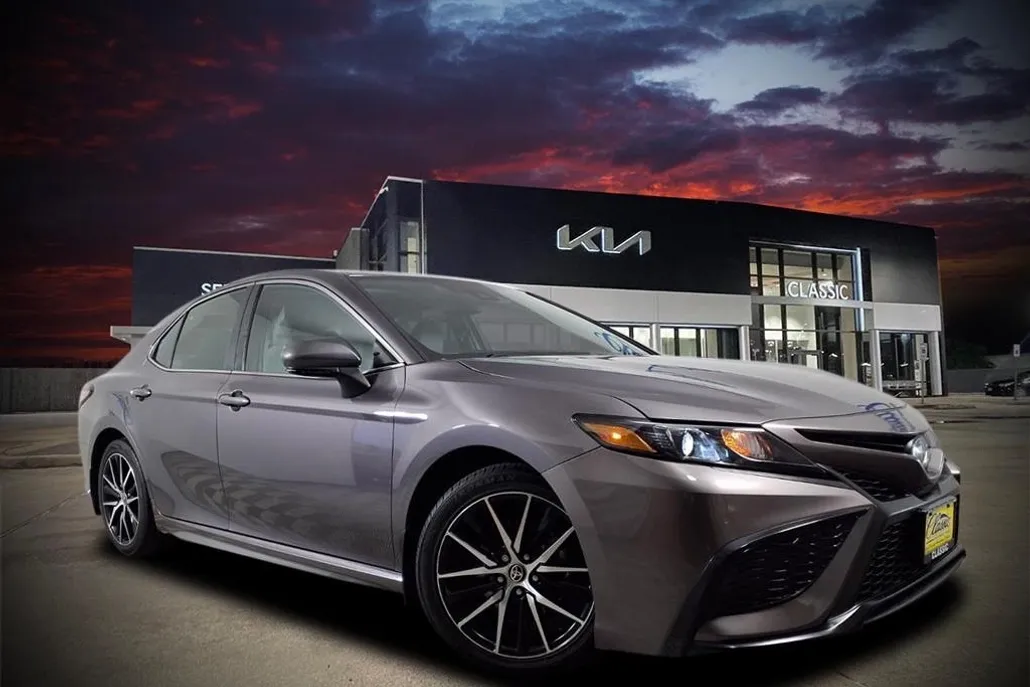 2023 Toyota Camry Hybrid SE photo 1