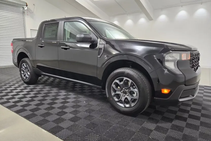 2025 Ford Maverick XLT photo 1