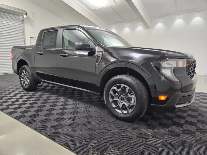 2025 Ford Maverick XLT photo 1