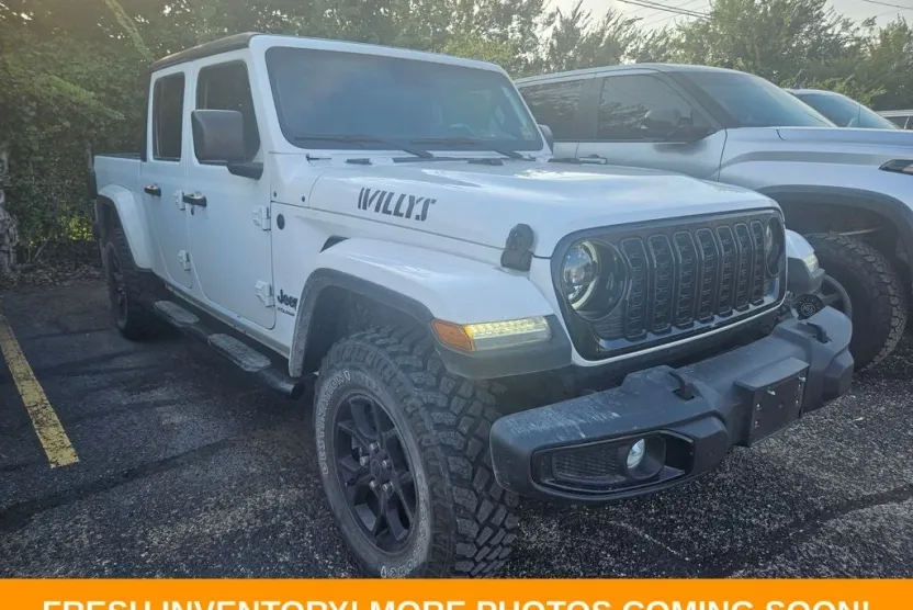2024 Jeep Gladiator Willys photo 1
