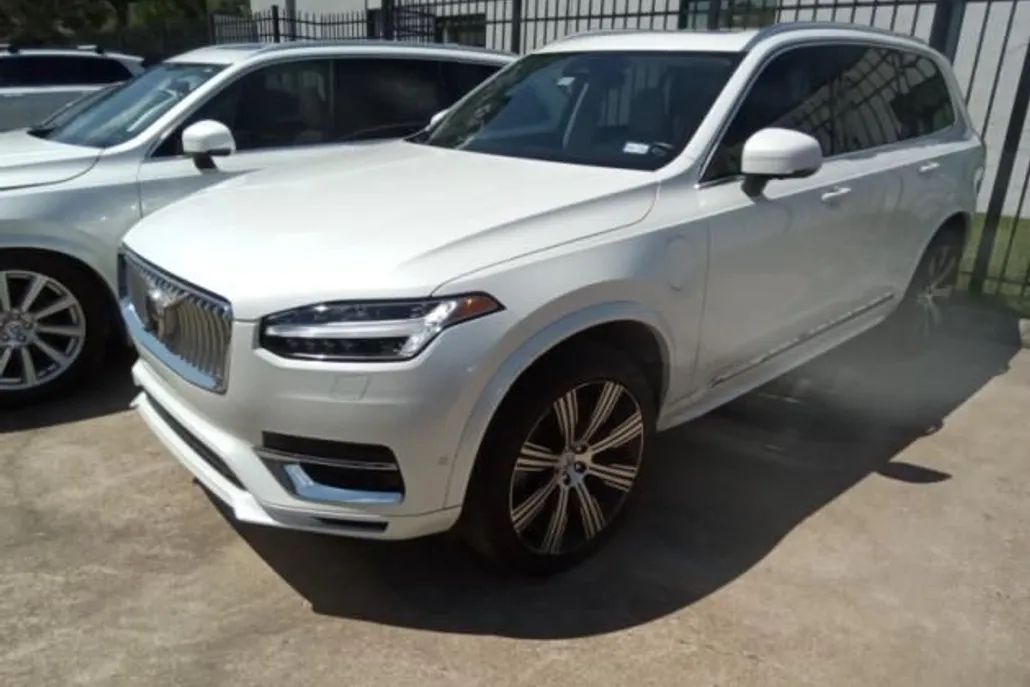 2023 Volvo XC90 Recharge T8 Plus photo 1