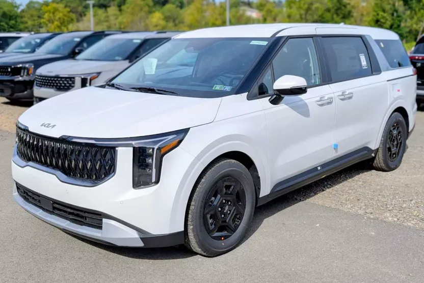 2026 Kia Carnival LXS photo 1