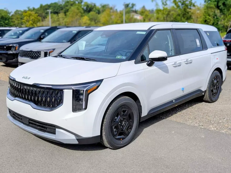 2026 Kia Carnival LXS photo 1