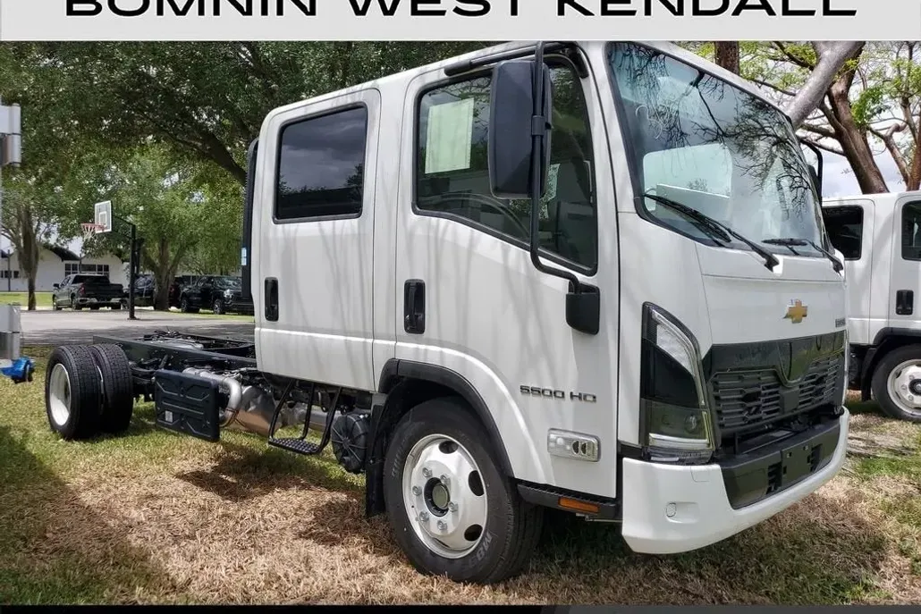 2025 Chevrolet Silverado photo 1