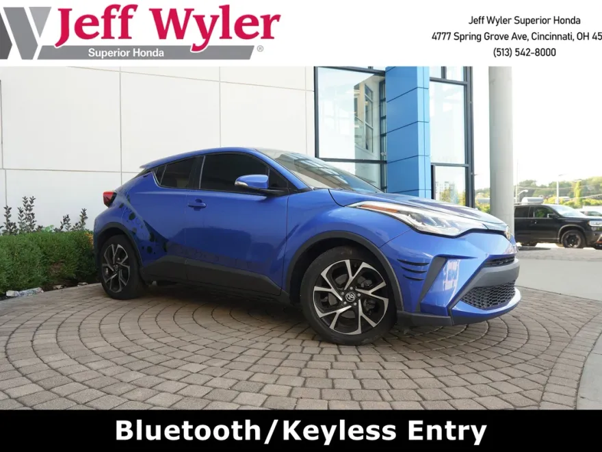 2020 Toyota C-HR XLE photo 1