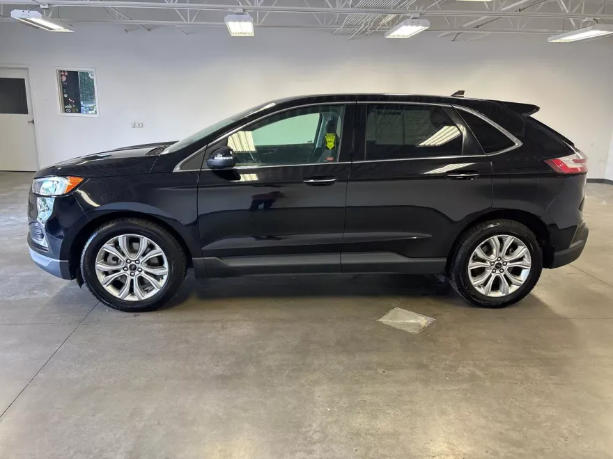 2024 Ford Edge Titanium photo 1