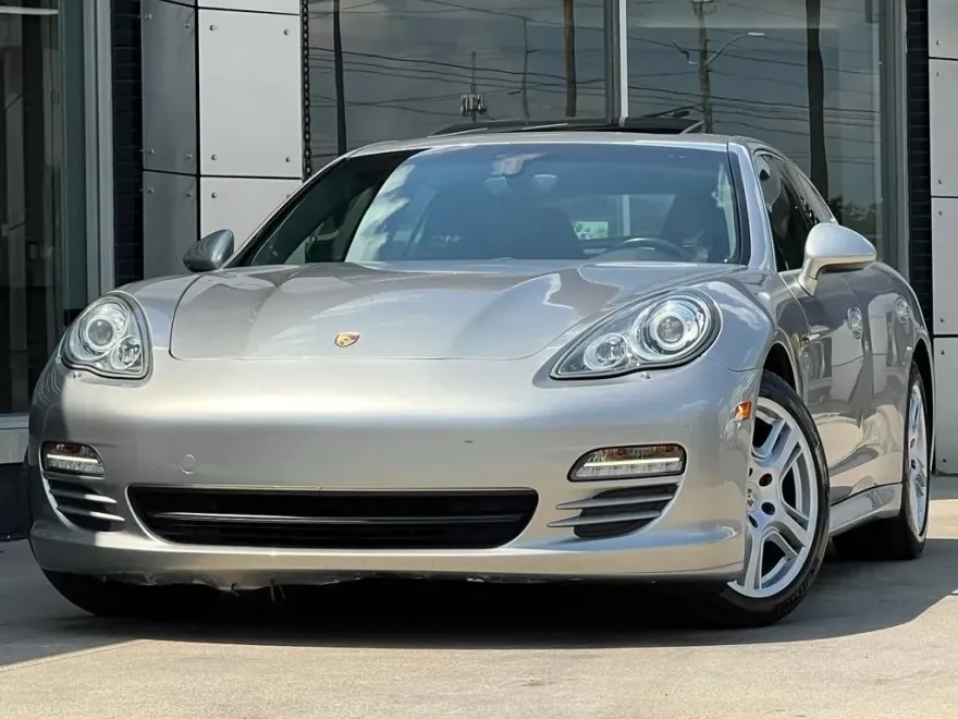 2010 Porsche Panamera S photo 1