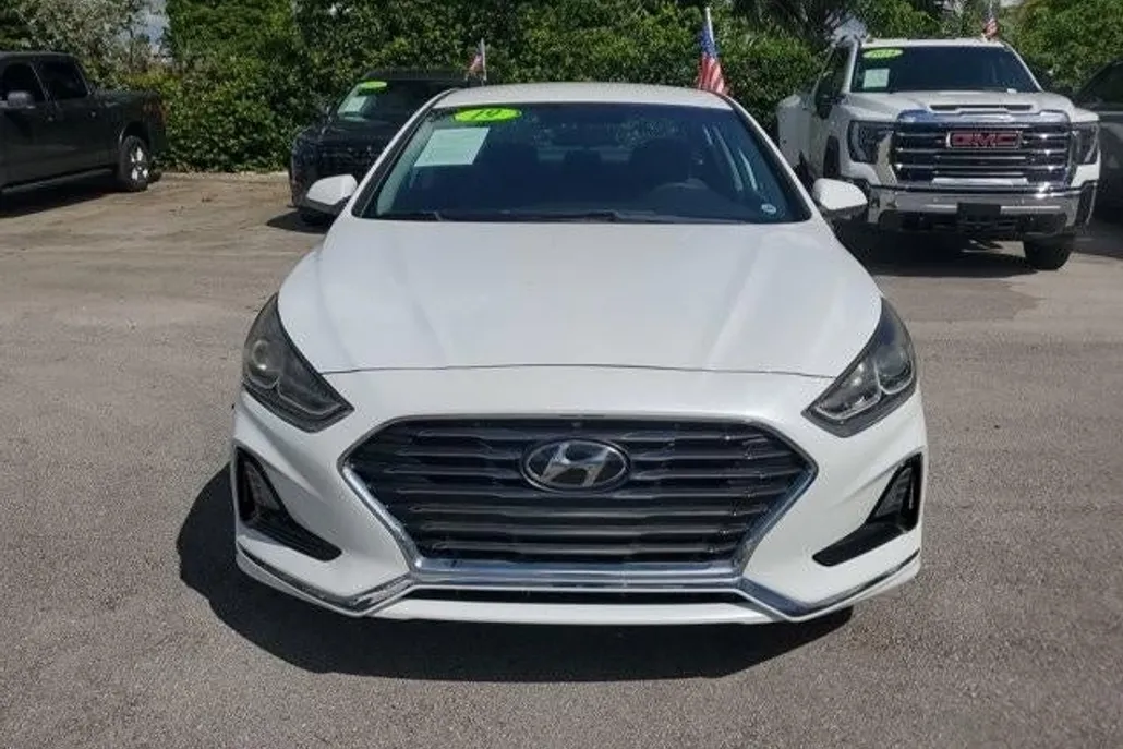 2019 Hyundai Sonata SE photo 1