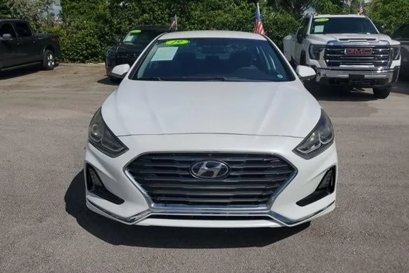2019 Hyundai Sonata SE photo 1