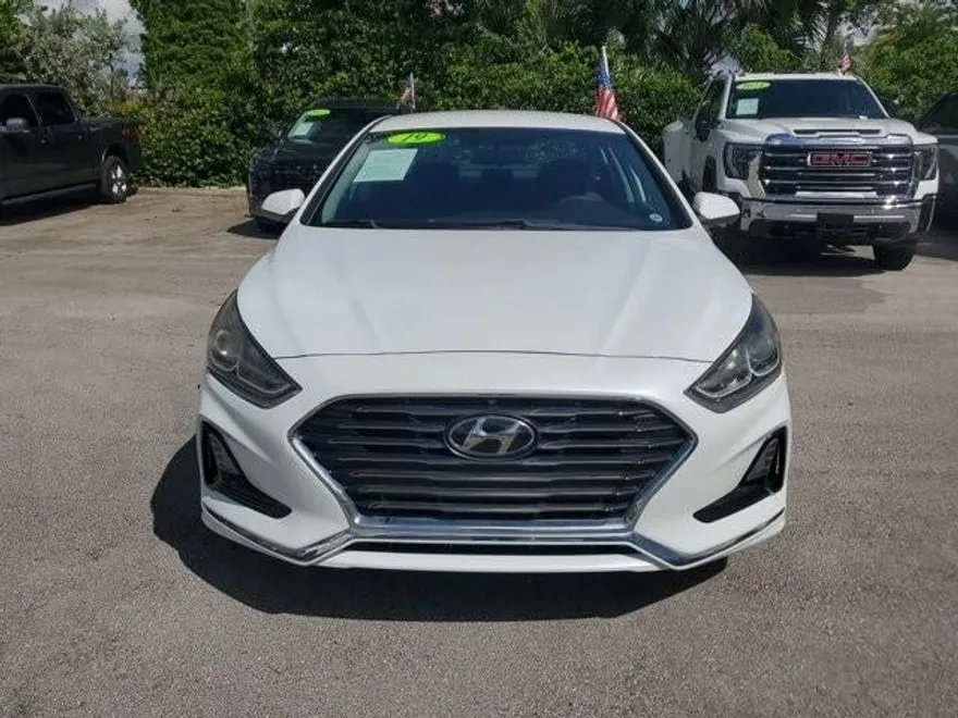 2019 Hyundai Sonata SE photo 1