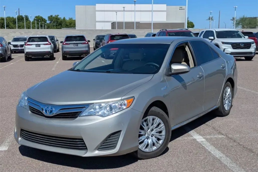 2014 Toyota Camry Hybrid LE photo 1