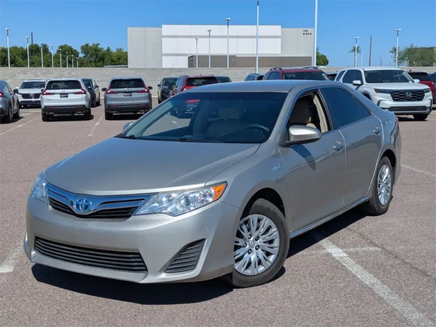 2014 Toyota Camry Hybrid LE photo 1