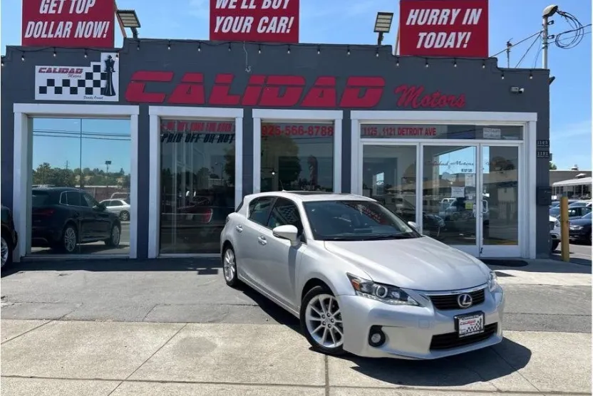2012 Lexus CT 200h photo 1