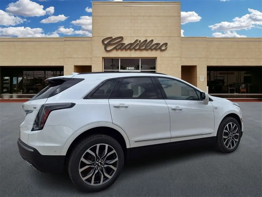2025 Cadillac XT5 Sport photo 3