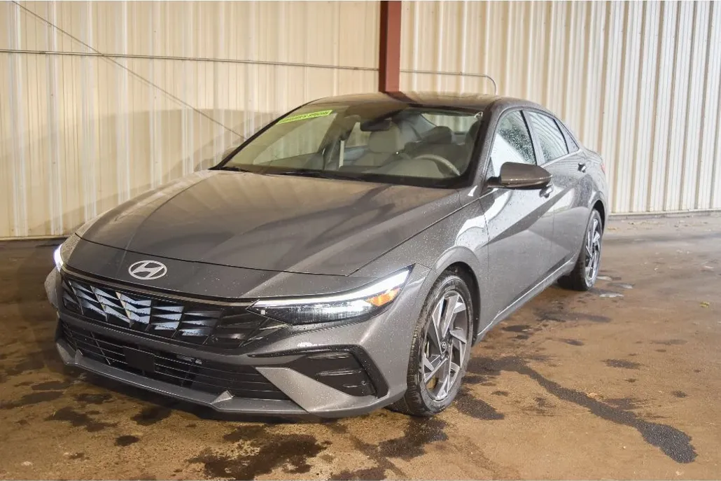 2024 Hyundai Elantra SEL Convenience photo 1