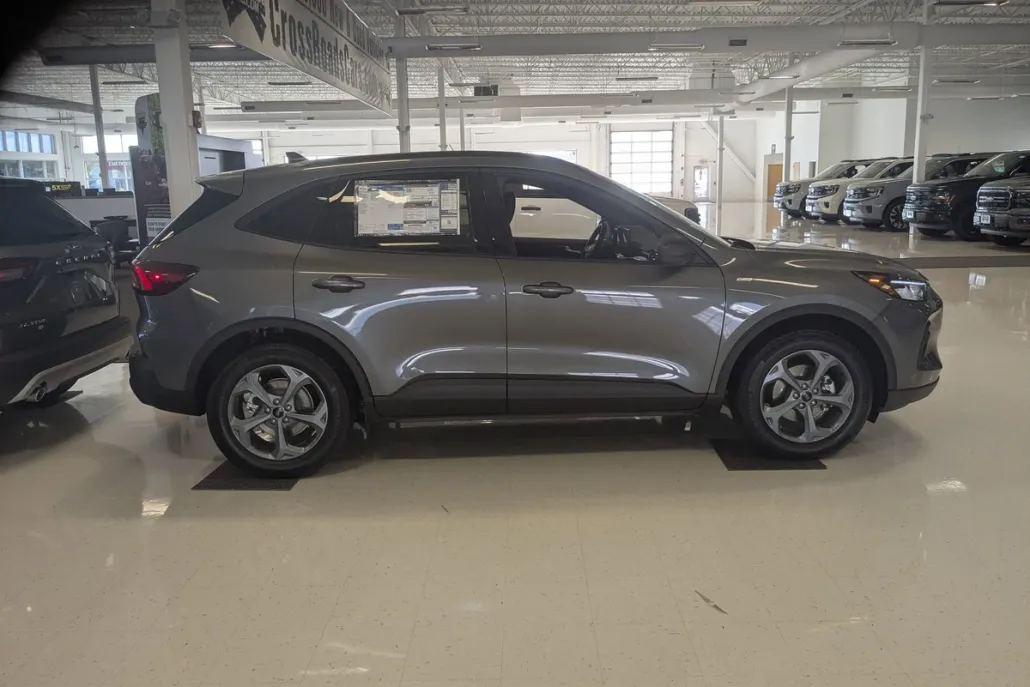 2025 Ford Escape ST-Line photo 1