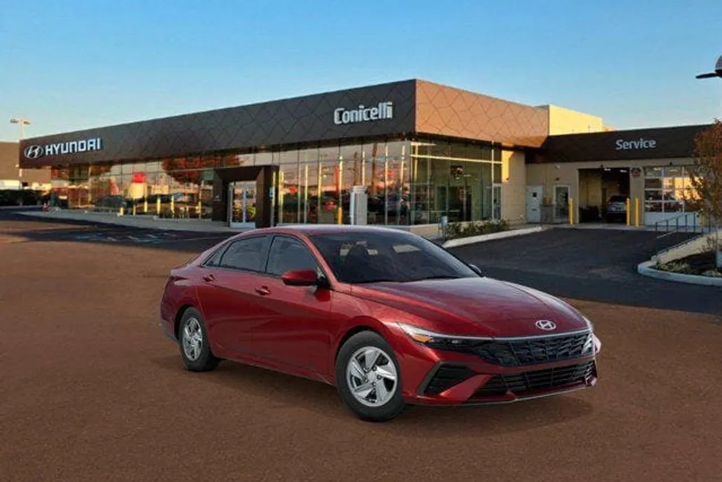 2025 Hyundai Elantra SE photo 1