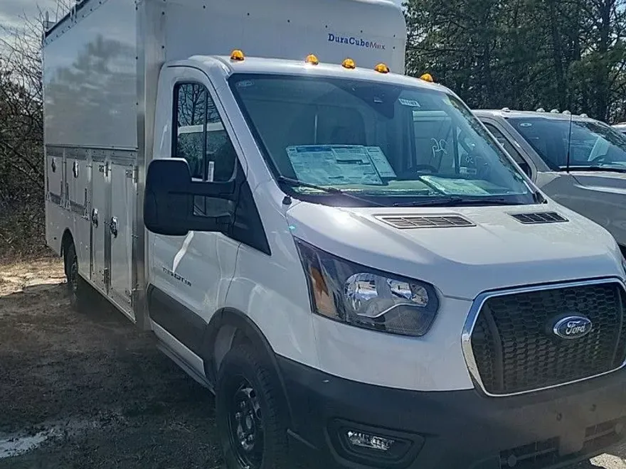 2024 Ford Transit Cutaway photo 1