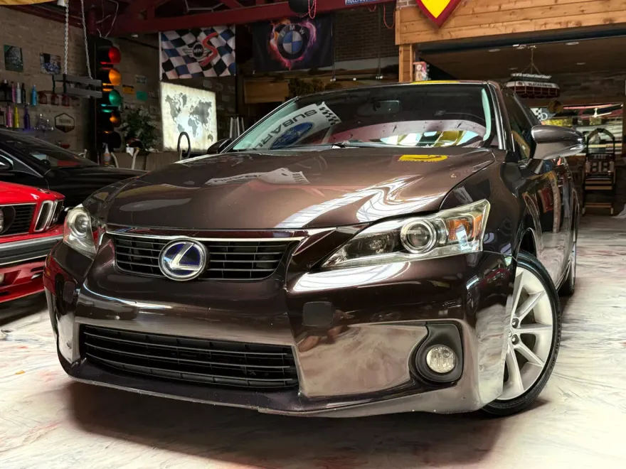 2013 Lexus CT 200h photo 1