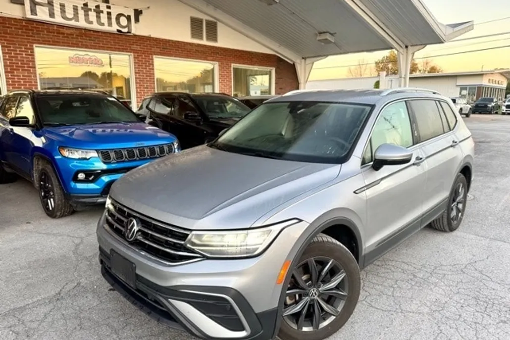 2022 Volkswagen Tiguan SE photo 1