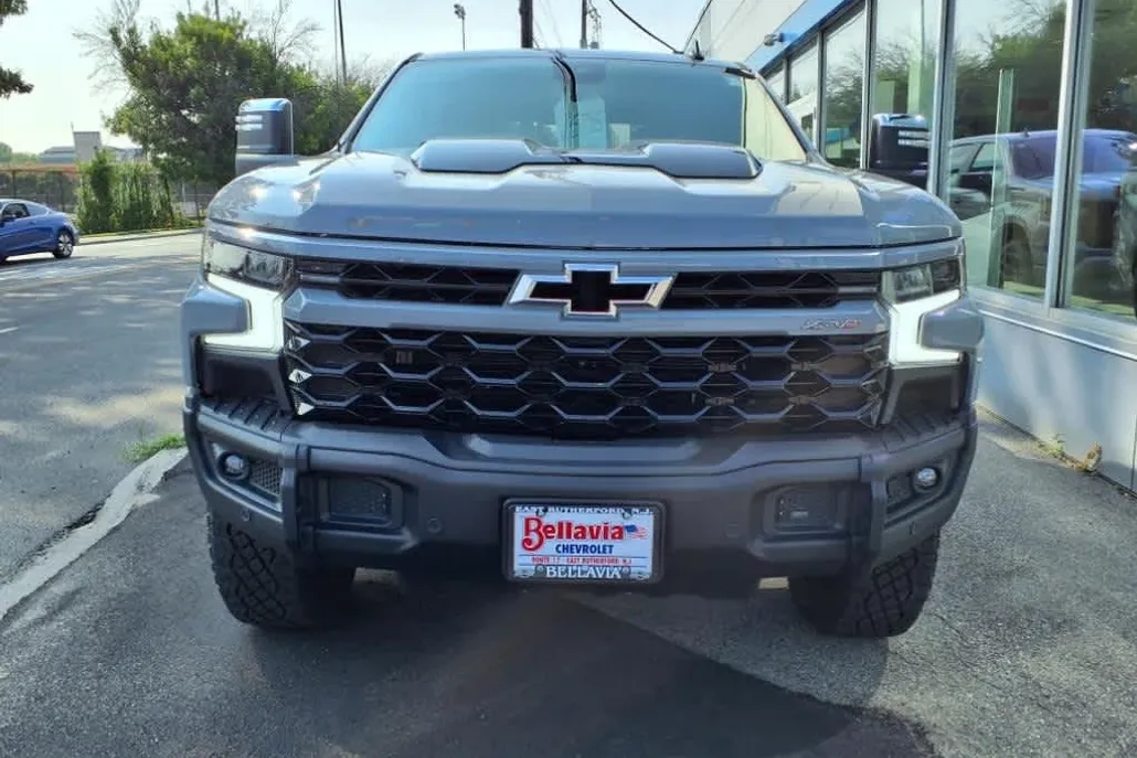 2024 Chevrolet Silverado 1500 ZR2 photo 1