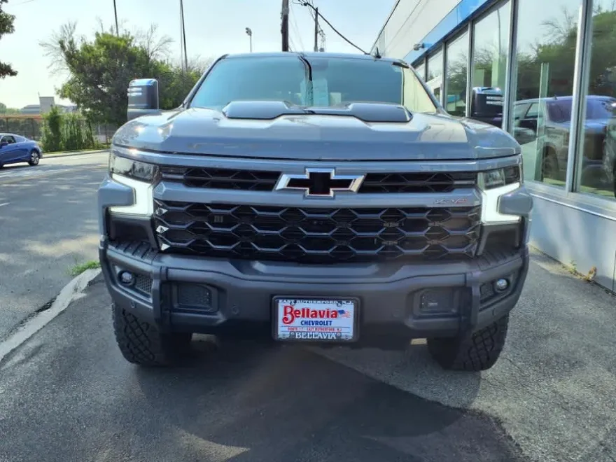 2024 Chevrolet Silverado 1500 ZR2 photo 1