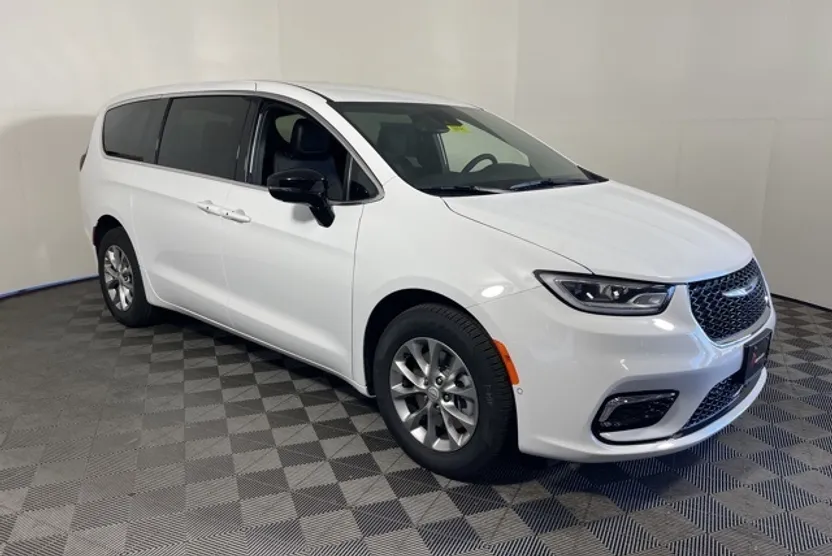2026 Chrysler Pacifica photo 1