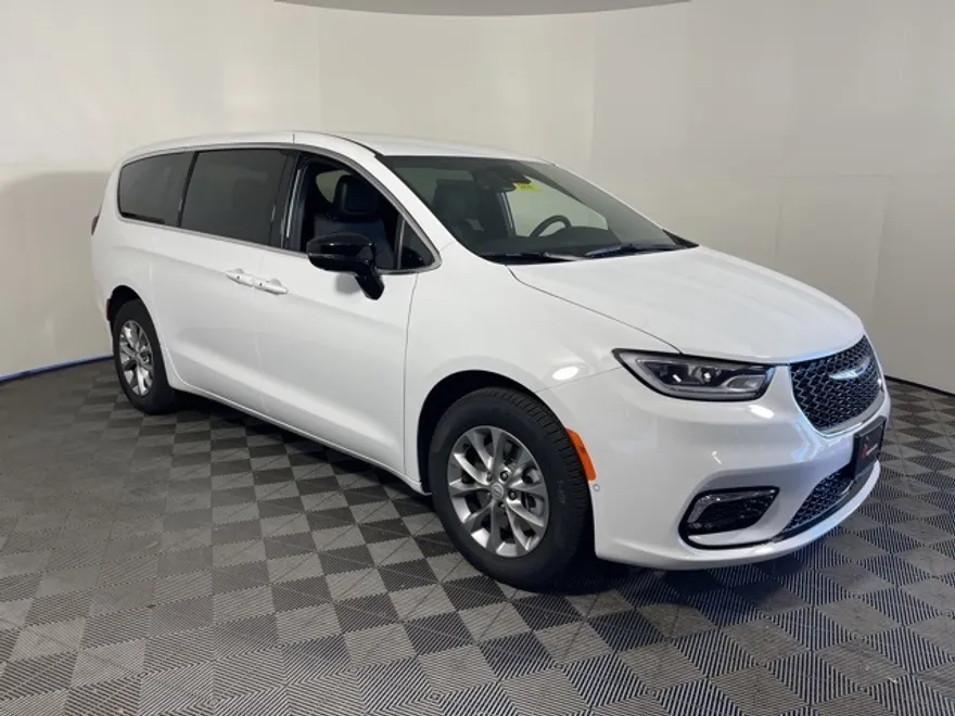 2026 Chrysler Pacifica photo 1