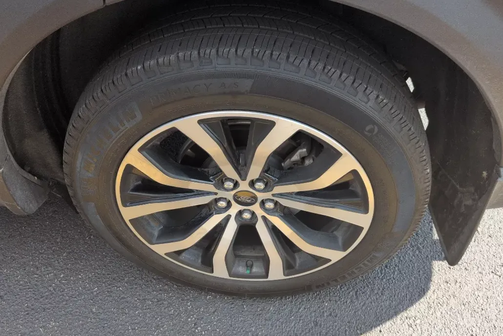 2022 Ford Explorer ST-Line photo 1