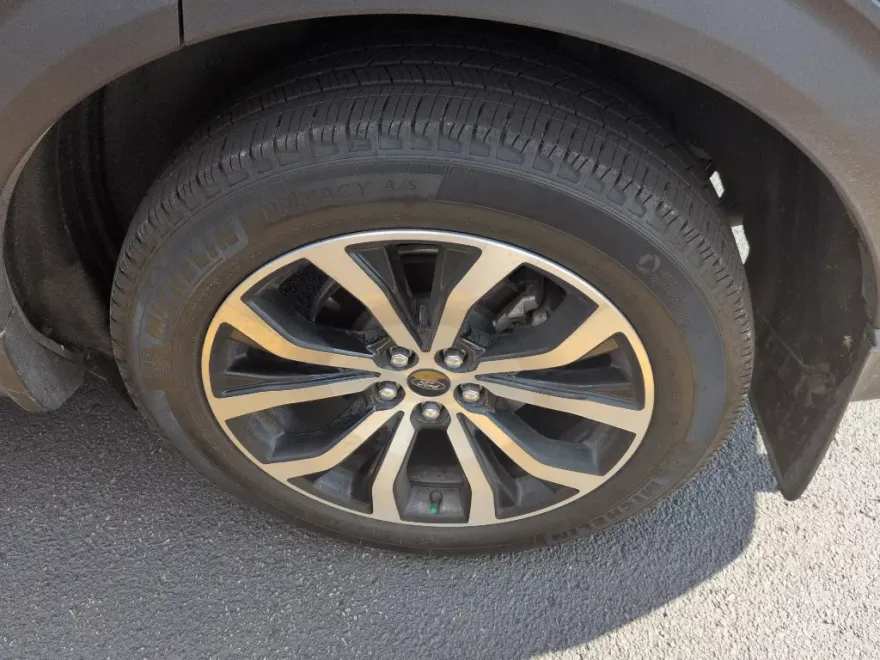 2022 Ford Explorer ST-Line photo 1