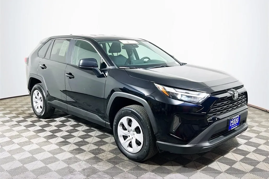 2024 Toyota RAV4 LE photo 1