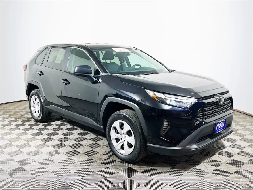 2024 Toyota RAV4 LE photo 1