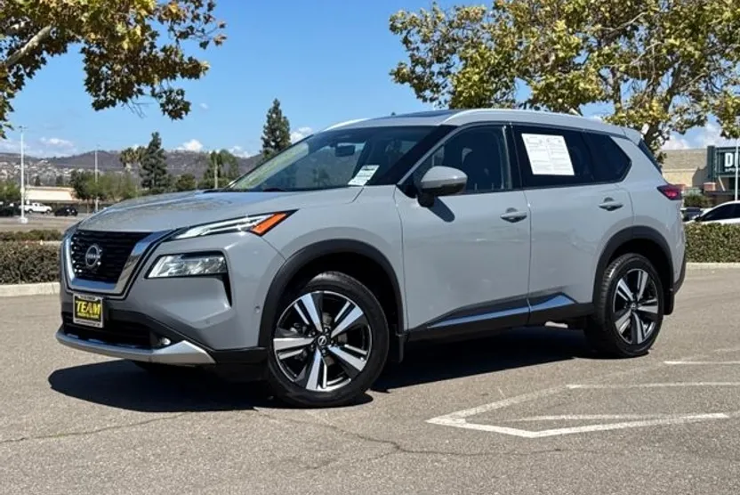 2022 Nissan Rogue Platinum photo 1