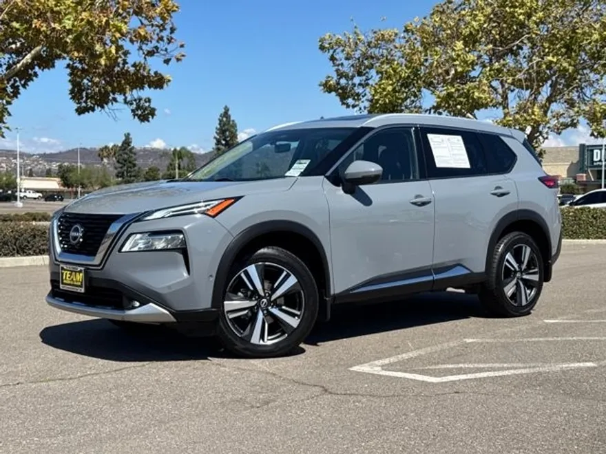 2022 Nissan Rogue Platinum photo 1