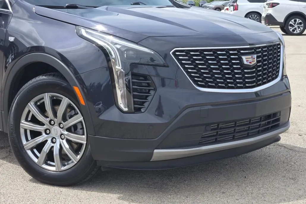 2023 Cadillac XT4 Premium Luxury photo 1