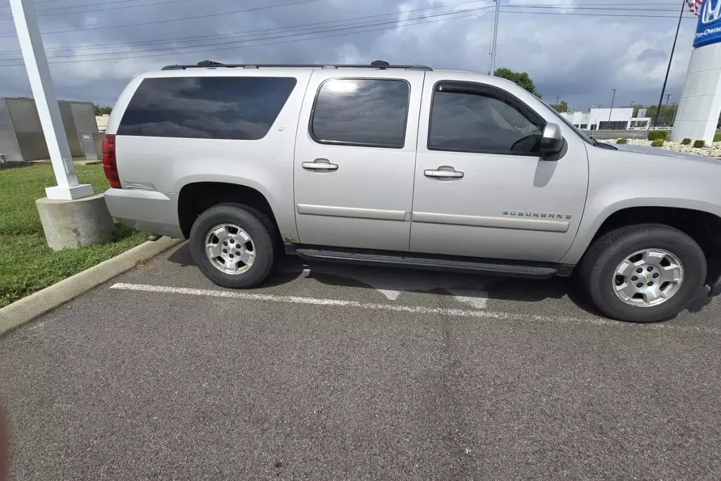 2007 Chevrolet Suburban 1500 LT photo 1