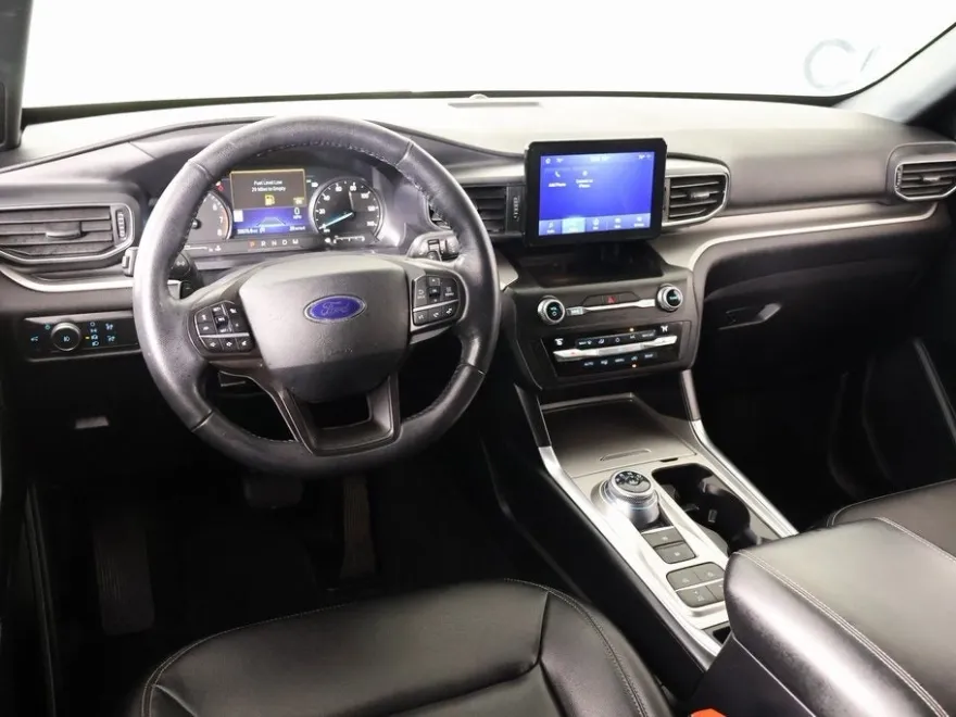 2020 Ford Explorer XLT photo 1