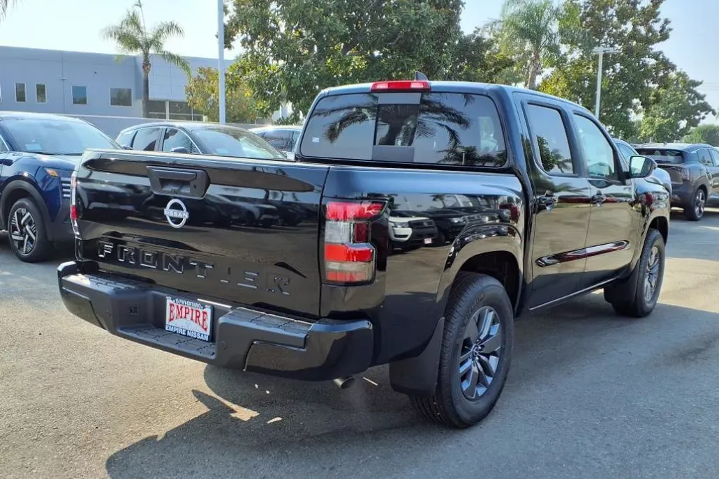 2025 Nissan Frontier SV photo 1