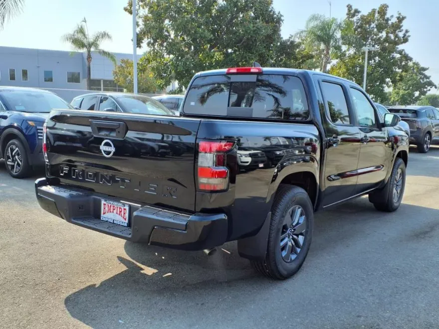 2025 Nissan Frontier SV photo 1