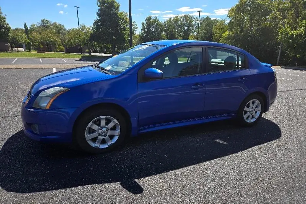 2010 Nissan Sentra 2.0 SR photo 1