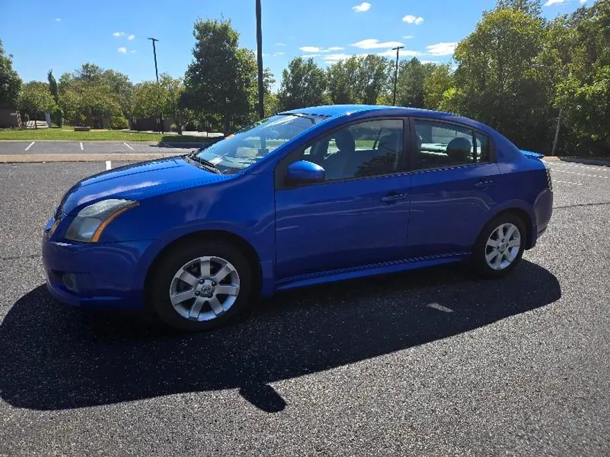 2010 Nissan Sentra 2.0 SR photo 1