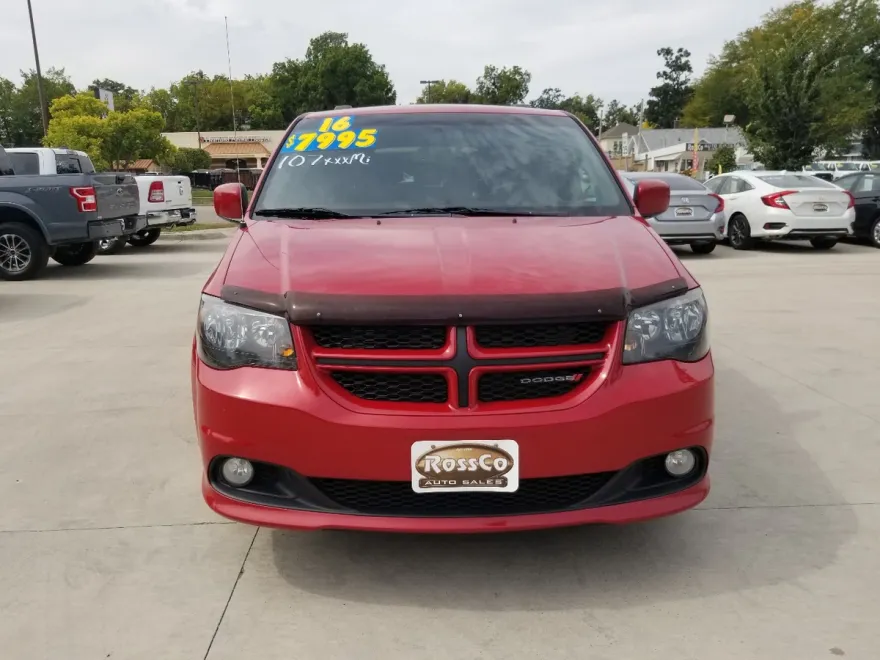 2016 Dodge Grand Caravan R/T photo 1