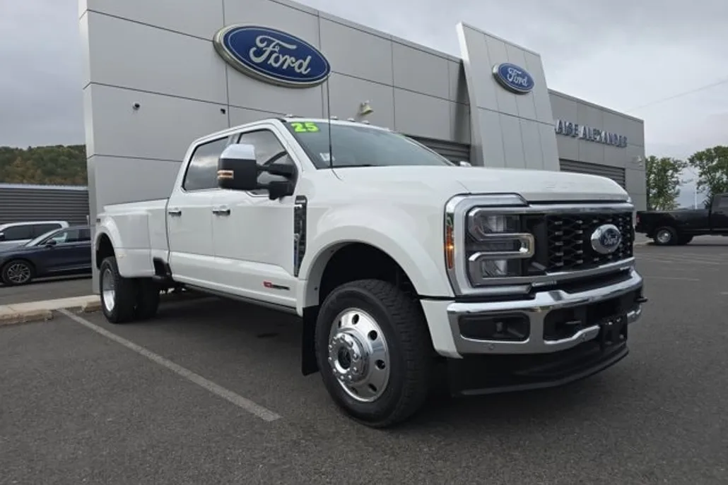2025 Ford F-450 King Ranch photo 1