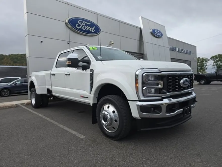 2025 Ford F-450 King Ranch photo 1