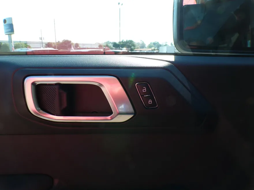 2025 Ford Bronco Base photo 1